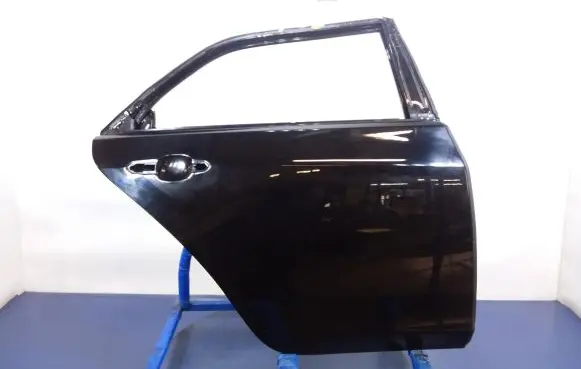 Cadillac CTS Rear door