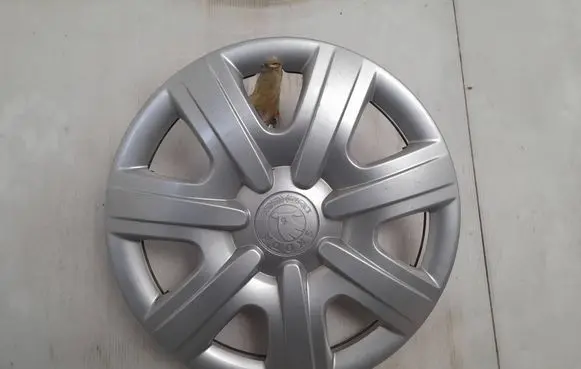 Skoda Fabia Mk2 (5J) R14 wheel hub/cap/trim 5J0601147E