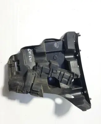 Front bumper mounting bracket