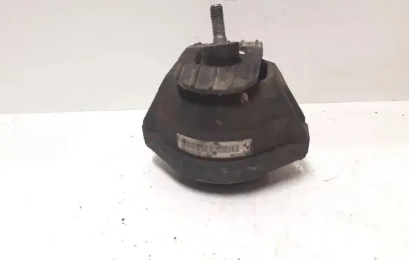 BMW 5 E60 E61 Engine mount bracket 6770726 586312 596312
