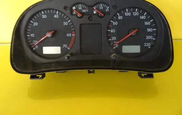 Volkswagen Golf IV Speedometer (instrument cluster) 88311301