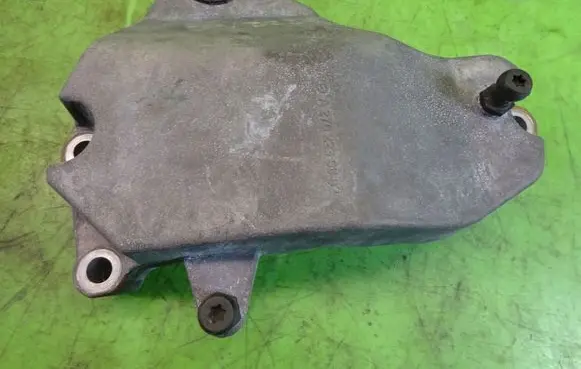 Infiniti QX30 Engine mounting bracket A2702230002