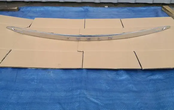 Tesla Model S Tailgate trim 102577600A