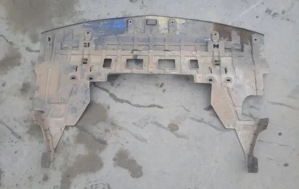 Opel Mokka Front bumper skid plate/under tray 95316247