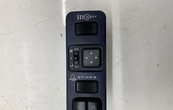Mitsubishi Carisma Wing mirror switch MR798455