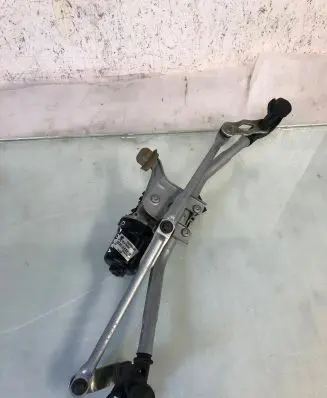 Opel Mokka B Front wiper linkage and motor 9824784980