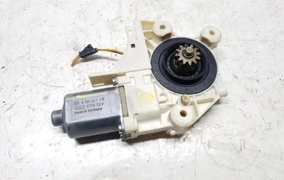 Ford Focus Front door window regulator with motor 4M5T-14A389