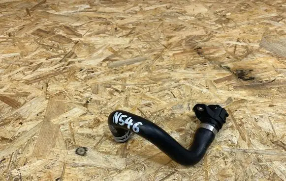 Volvo C40 Engine coolant pipe/hose 32138742