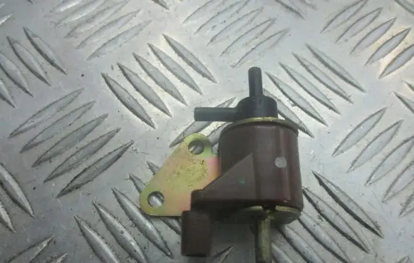 Opel Omega B1 Valve vacuum 268034712