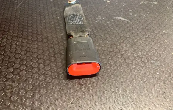 Fiat Coupe Rear seatbelt buckle