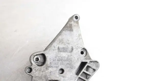 Volkswagen PASSAT B6 Engine mounting bracket 03G199207G