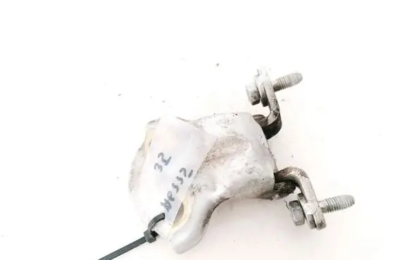 Mitsubishi Carisma Rear door lower hinge