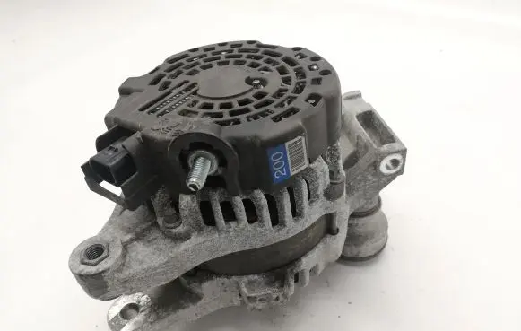 Hyundai Tucson TL Generator/alternator 373002U200 61005074