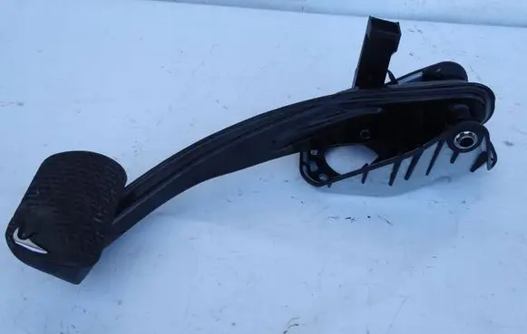 Mercedes-Benz ML W166 Brake pedal A1662900001