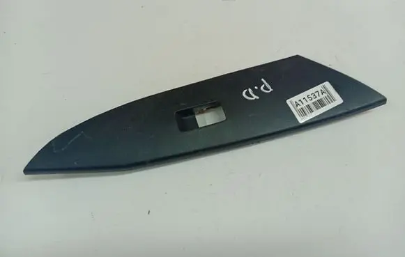 Mazda 3 II Front door window switch trim BBM4684L1