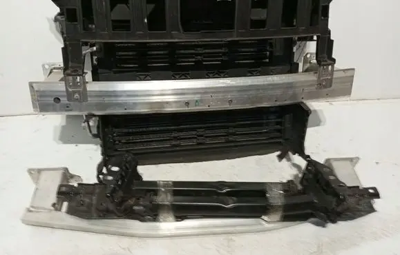 Peugeot 5008 II Radiator support slam panel