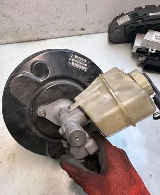 BMW 3 E46 Brake booster 6755278 02510942307764