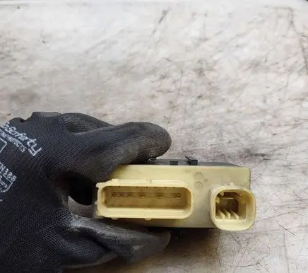 Citroen C5 Coolant fan relay 9652021180
