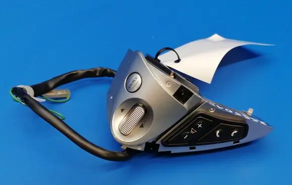 Steering wheel buttons/switches