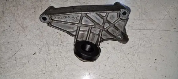 Mercedes-Benz E W212 Engine mounting bracket A6420101740
