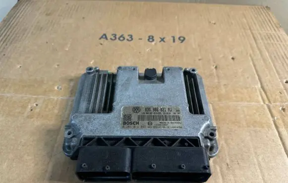 Volkswagen Touran I Engine control unit/module 03G906021MJ 0281014045