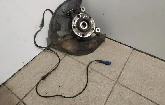 Citroen C5 Front wheel hub 9671679380