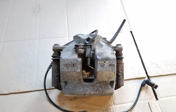 Mercedes-Benz C W204 Front brake caliper 29528 4848