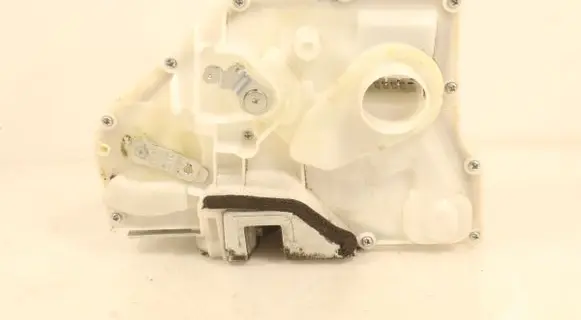 Suzuki SX4 Front door lock 