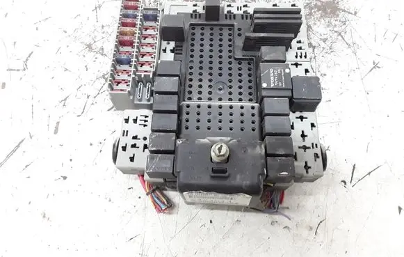 Volvo V70 Fuse module 8645410