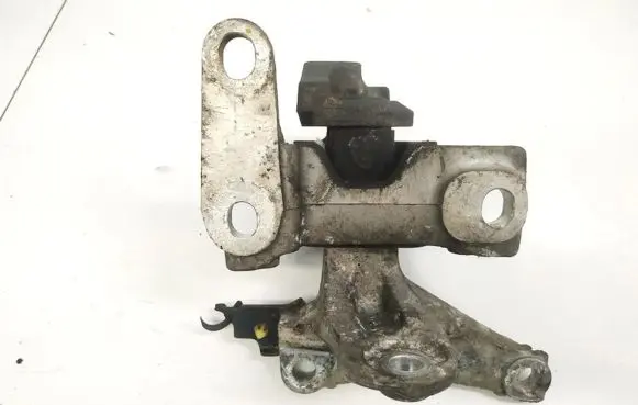 Honda Civic Engine mount bracket