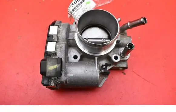 Hyundai i30 Throttle body valve 351002B150