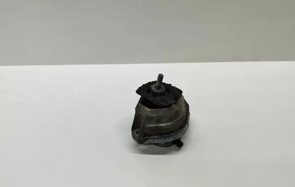 Engine mount bracket