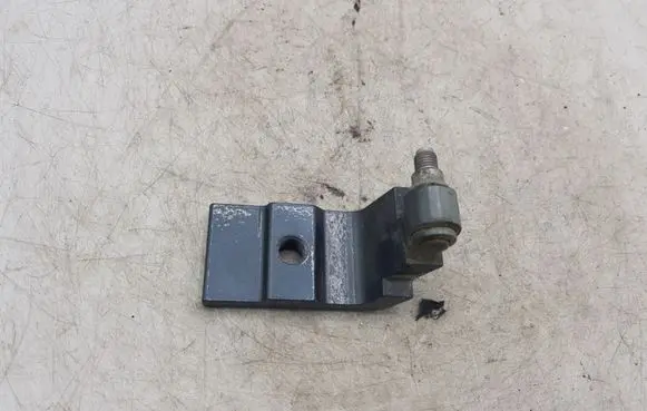 BMW 5 E60 E61 Front door upper hinge 7068089