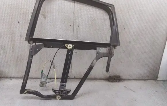 Rear door manual window regulator