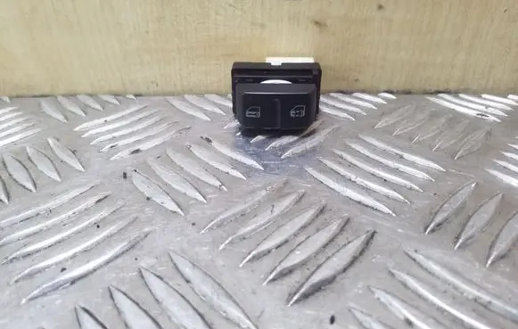 Chevrolet Captiva Central locking switch button 