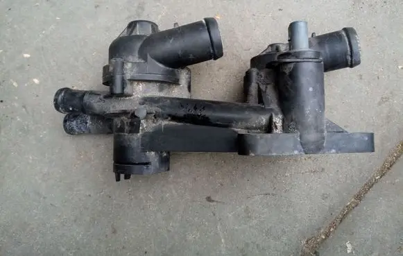 Thermostat/thermostat housing