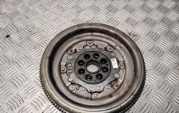 Volkswagen PASSAT B8 Dual mass flywheel 04L105266D
