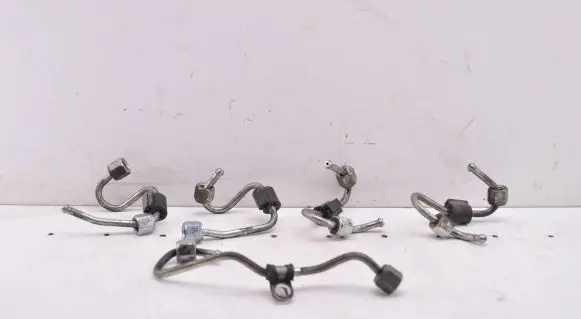 Volkswagen Caddy Fuel injector supply line/pipe 