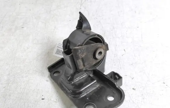 Toyota Auris 150 Engine mount bracket 12372-0R020