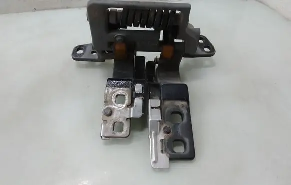 BMW 5 E60 E61 Tailgate/trunk/boot hinge 7061384