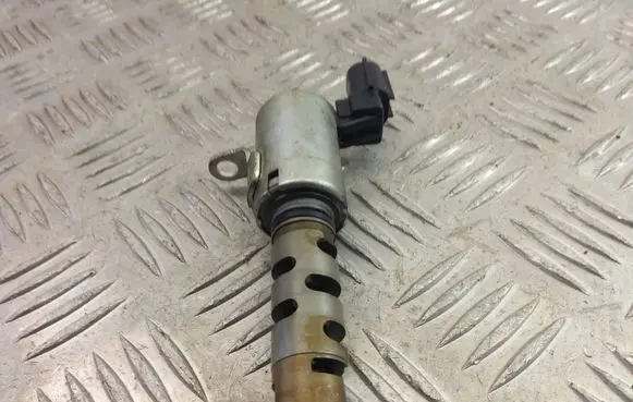 Lexus GS 300 350 430 450H Camshaft vanos timing valve 15330-31020