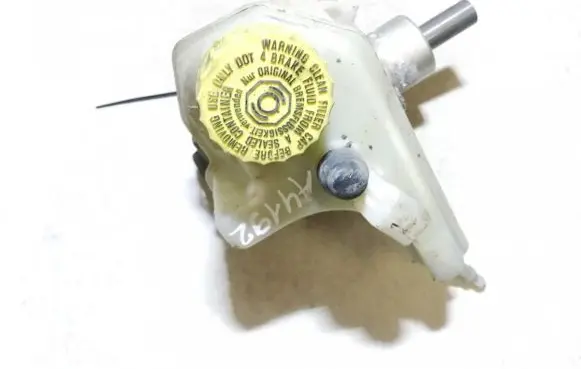Volkswagen Golf III Master brake cylinder
