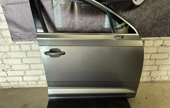Audi Q7 4M Front door
