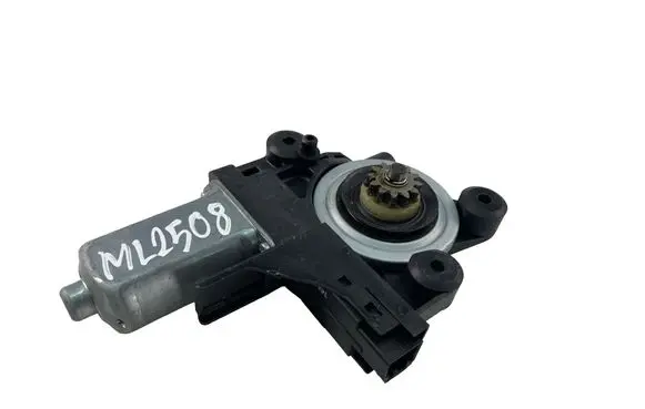 Volvo V70 Front door window regulator motor 970713102