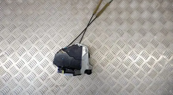 Toyota Prius+ (ZVW40) Front door lock 6904060220