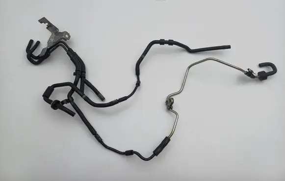 Volkswagen PASSAT B6 Vacuum line/pipe/hose 03L131605H