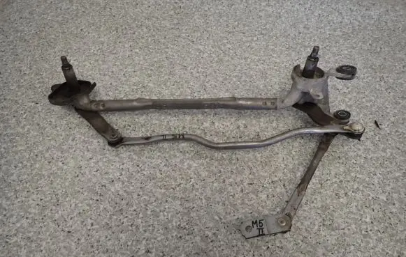 Mazda 5 Front wiper linkage 