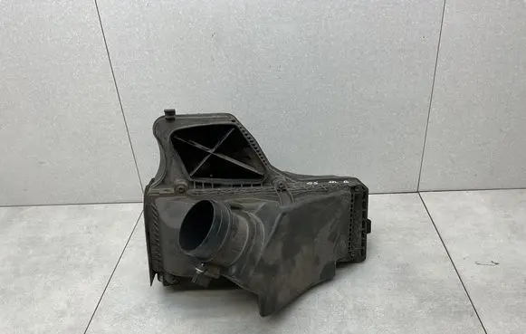 Audi Q5 SQ5 8R Air filter box 8R0133837AE