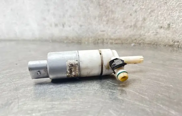 Opel Insignia A Windscreen/windshield washer pump 13250289