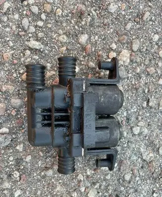 BMW 3 E46 Coolant heater control valve 8374995